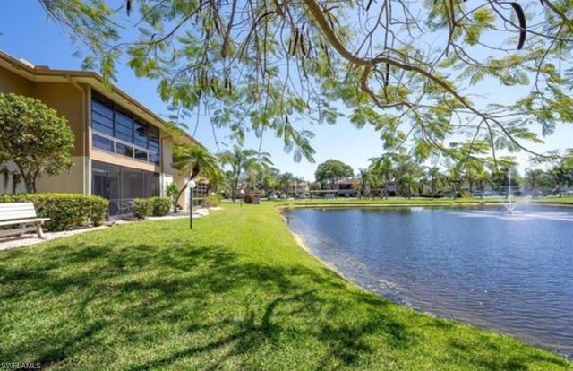 5713 Foxlake DR # 5, North Fort Myers, FL 33917