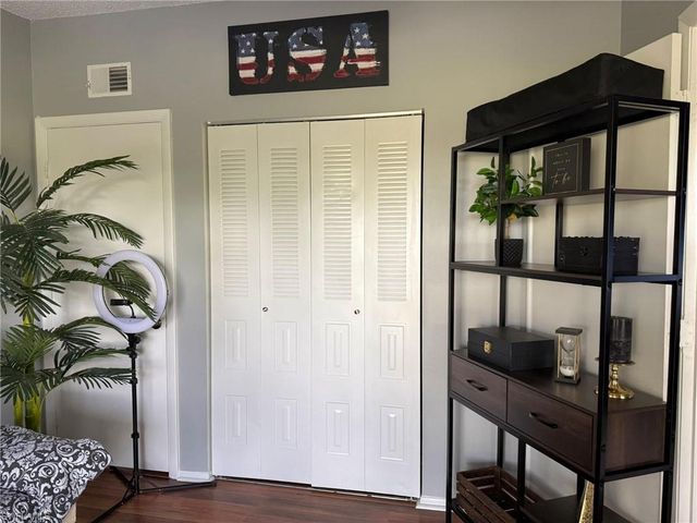 5713 Foxlake DR # 5, North Fort Myers, FL 33917