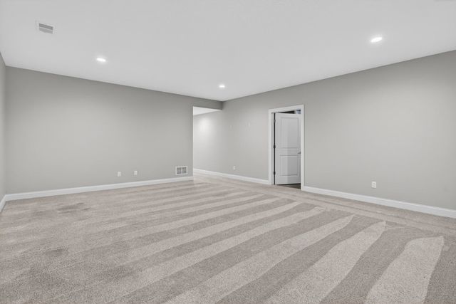 5653 E Creekside Lane, Bettendorf, IA 52722