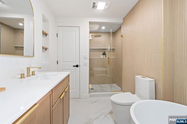 290 Queen Anne Road, Teaneck, NJ 07666