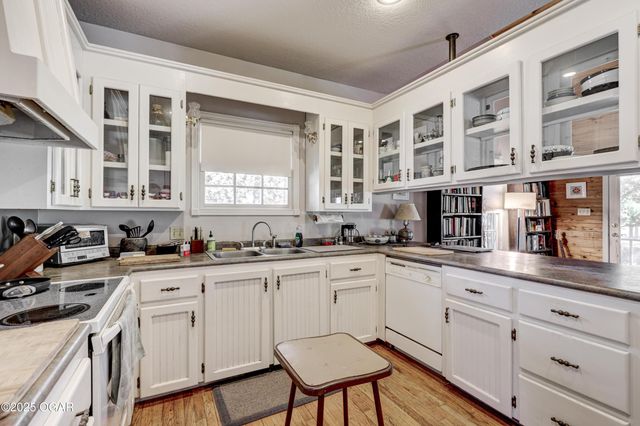 210 Lakeview Lane, Carl Junction, MO 64834