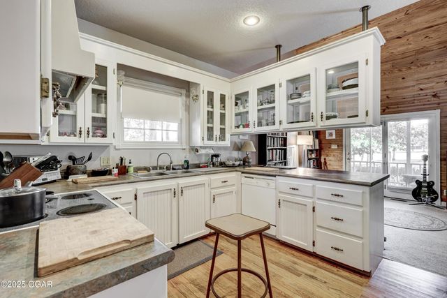 210 Lakeview Lane, Carl Junction, MO 64834