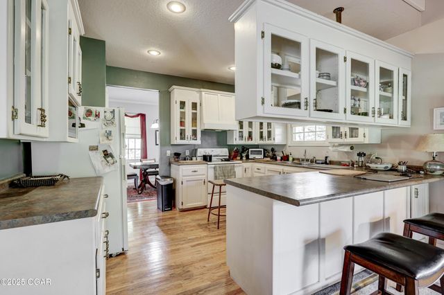 210 Lakeview Lane, Carl Junction, MO 64834