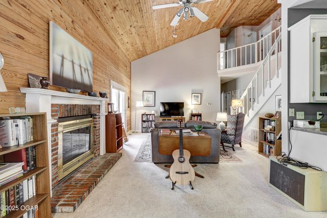 210 Lakeview Lane, Carl Junction, MO 64834