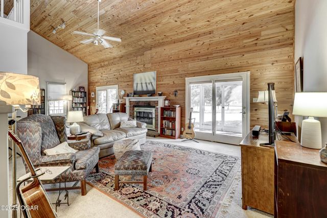 210 Lakeview Lane, Carl Junction, MO 64834