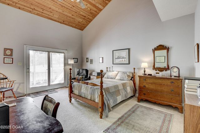 210 Lakeview Lane, Carl Junction, MO 64834