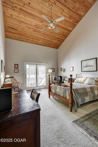 210 Lakeview Lane, Carl Junction, MO 64834