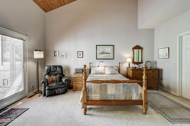 210 Lakeview Lane, Carl Junction, MO 64834