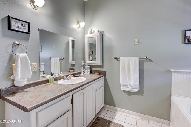 210 Lakeview Lane, Carl Junction, MO 64834