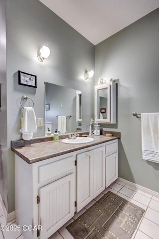 210 Lakeview Lane, Carl Junction, MO 64834