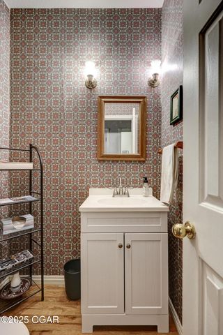 210 Lakeview Lane, Carl Junction, MO 64834