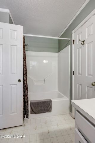 210 Lakeview Lane, Carl Junction, MO 64834