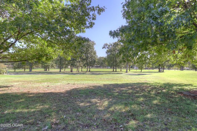 210 Lakeview Lane, Carl Junction, MO 64834