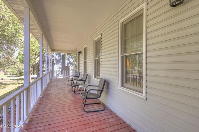 210 Lakeview Lane, Carl Junction, MO 64834