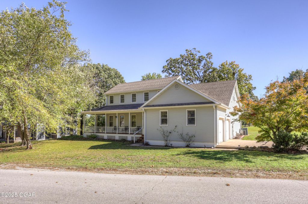 210 Lakeview Lane, Carl Junction, MO 64834