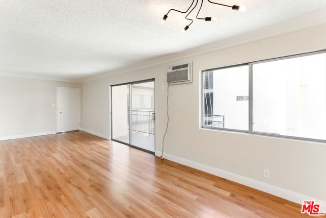 7548 W HAMPTON Avenue 206, West Hollywood, CA 90046