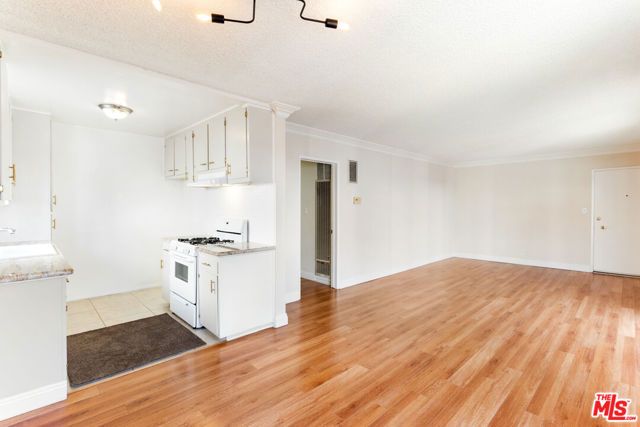 7548 W HAMPTON Avenue 206, West Hollywood, CA 90046