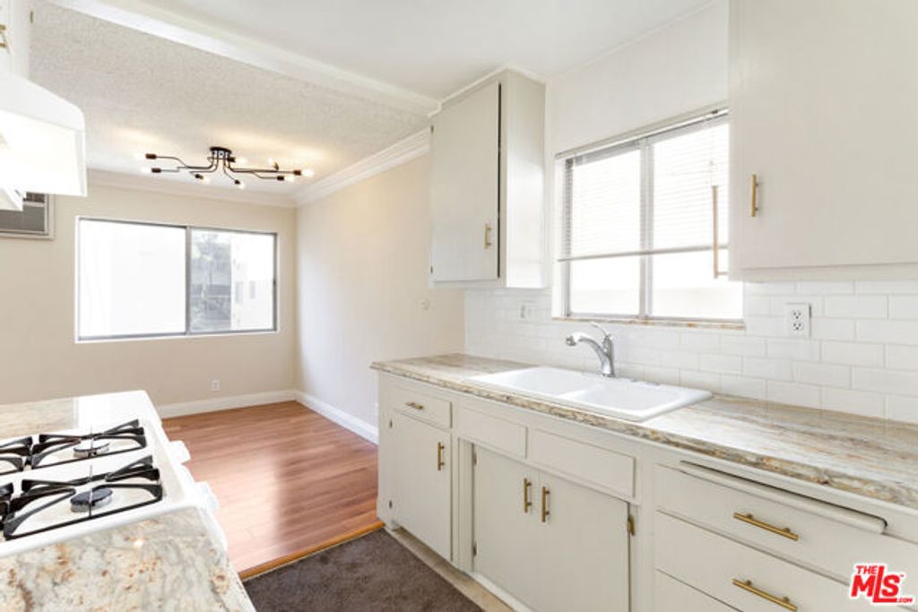 7548 W HAMPTON Avenue 206, West Hollywood, CA 90046