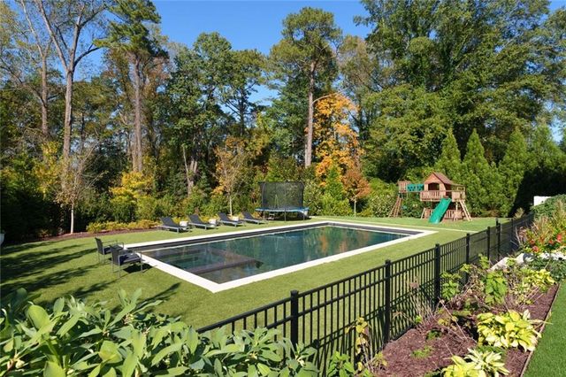 914 Buckingham NW Circle, Atlanta, GA 30327