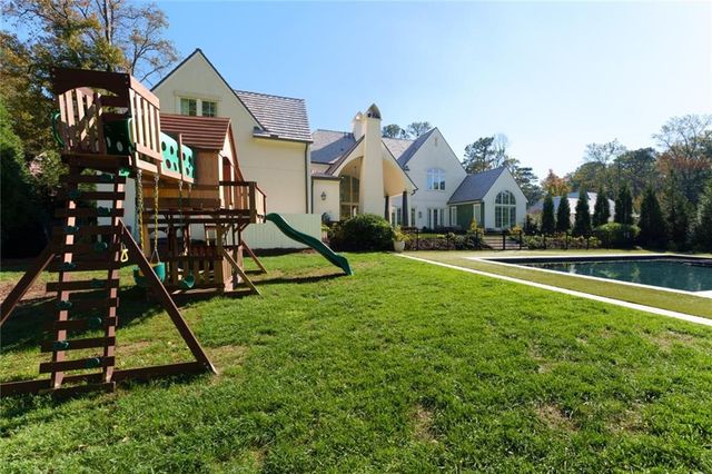 914 Buckingham NW Circle, Atlanta, GA 30327