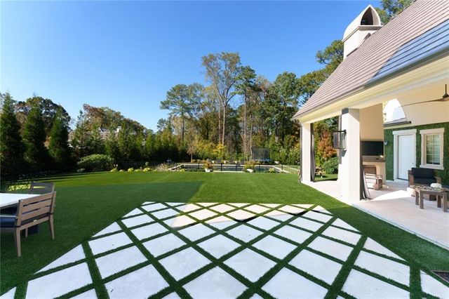 914 Buckingham NW Circle, Atlanta, GA 30327