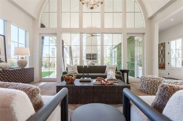 914 Buckingham NW Circle, Atlanta, GA 30327