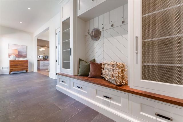 914 Buckingham NW Circle, Atlanta, GA 30327