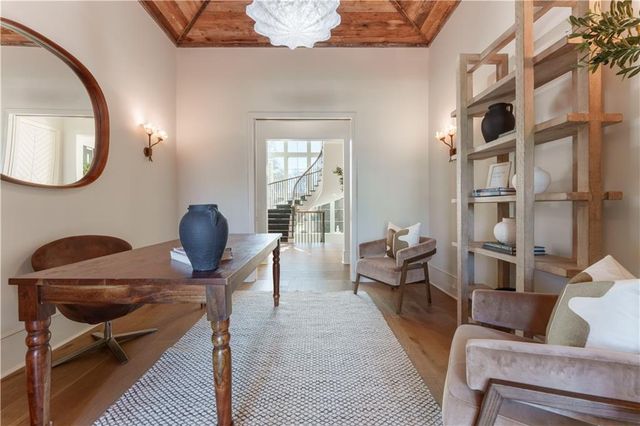 914 Buckingham NW Circle, Atlanta, GA 30327