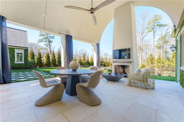 914 Buckingham NW Circle, Atlanta, GA 30327