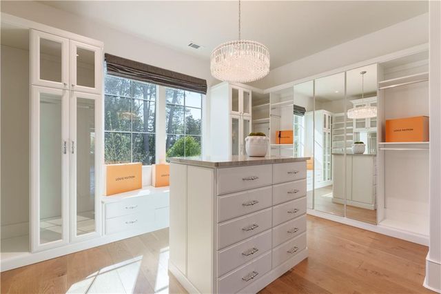 914 Buckingham NW Circle, Atlanta, GA 30327