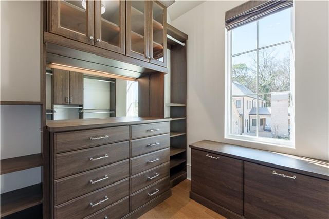 914 Buckingham NW Circle, Atlanta, GA 30327