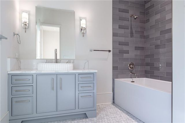 914 Buckingham NW Circle, Atlanta, GA 30327