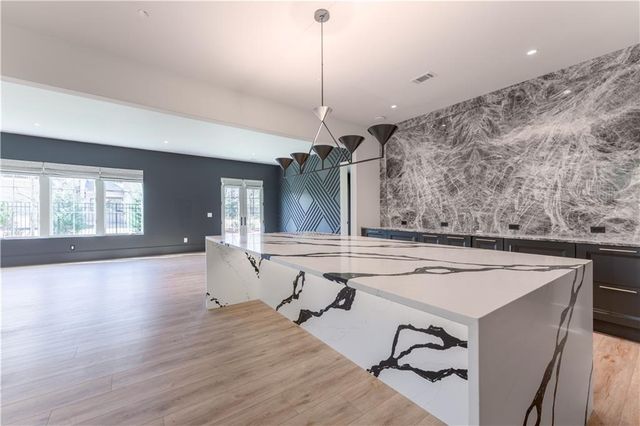 914 Buckingham NW Circle, Atlanta, GA 30327