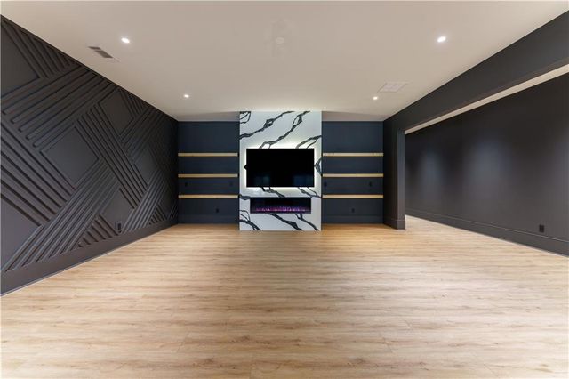 914 Buckingham NW Circle, Atlanta, GA 30327