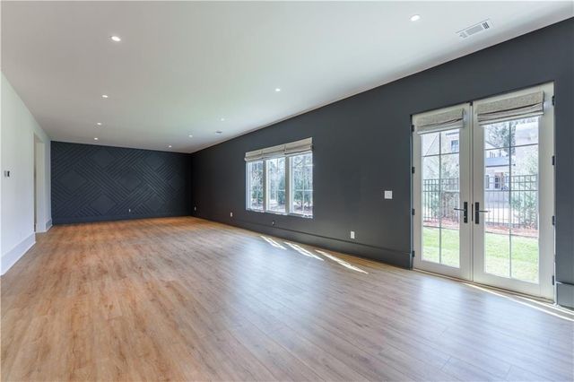 914 Buckingham NW Circle, Atlanta, GA 30327