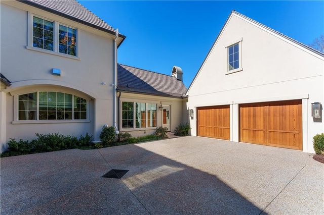 914 Buckingham NW Circle, Atlanta, GA 30327