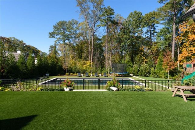 914 Buckingham NW Circle, Atlanta, GA 30327