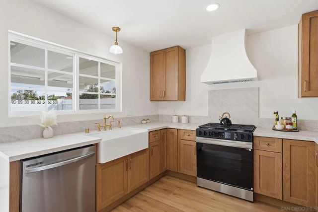 10155 Baroness Ave, San Diego, CA 92126