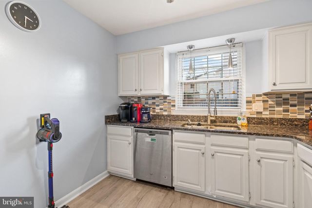 10529 REEDS LANDING CIR, Burke, VA 22015