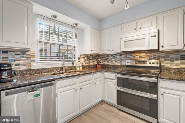 10529 REEDS LANDING CIR, Burke, VA 22015