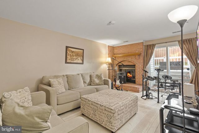 10529 REEDS LANDING CIR, Burke, VA 22015