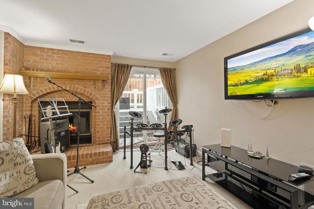 10529 REEDS LANDING CIR, Burke, VA 22015