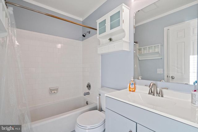 10529 REEDS LANDING CIR, Burke, VA 22015