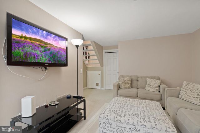 10529 REEDS LANDING CIR, Burke, VA 22015