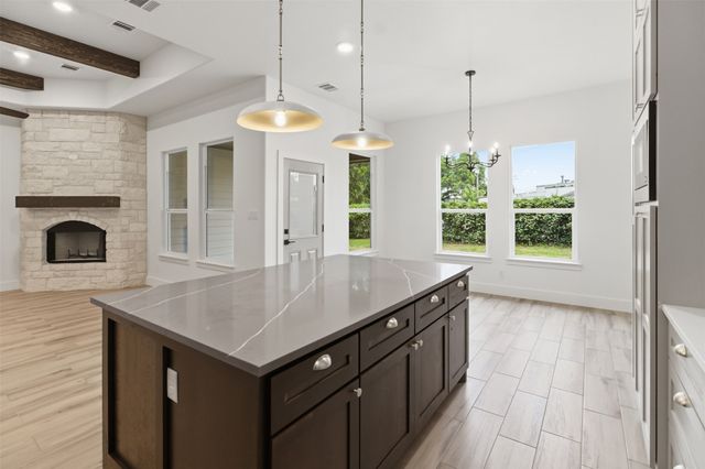713 Club Oak Drive, River Oaks, TX 76114