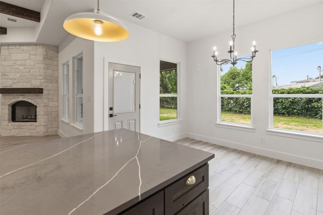 713 Club Oak Drive, River Oaks, TX 76114