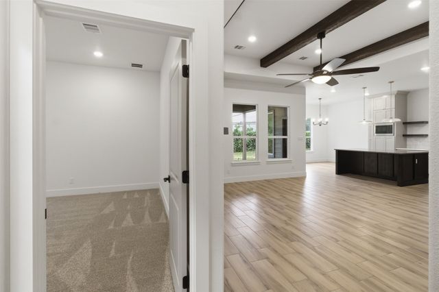 713 Club Oak Drive, River Oaks, TX 76114