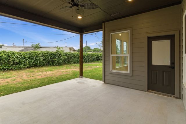 713 Club Oak Drive, River Oaks, TX 76114