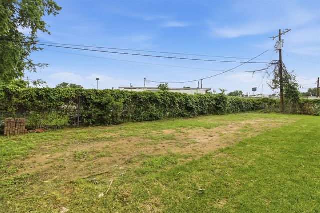 713 Club Oak Drive, River Oaks, TX 76114