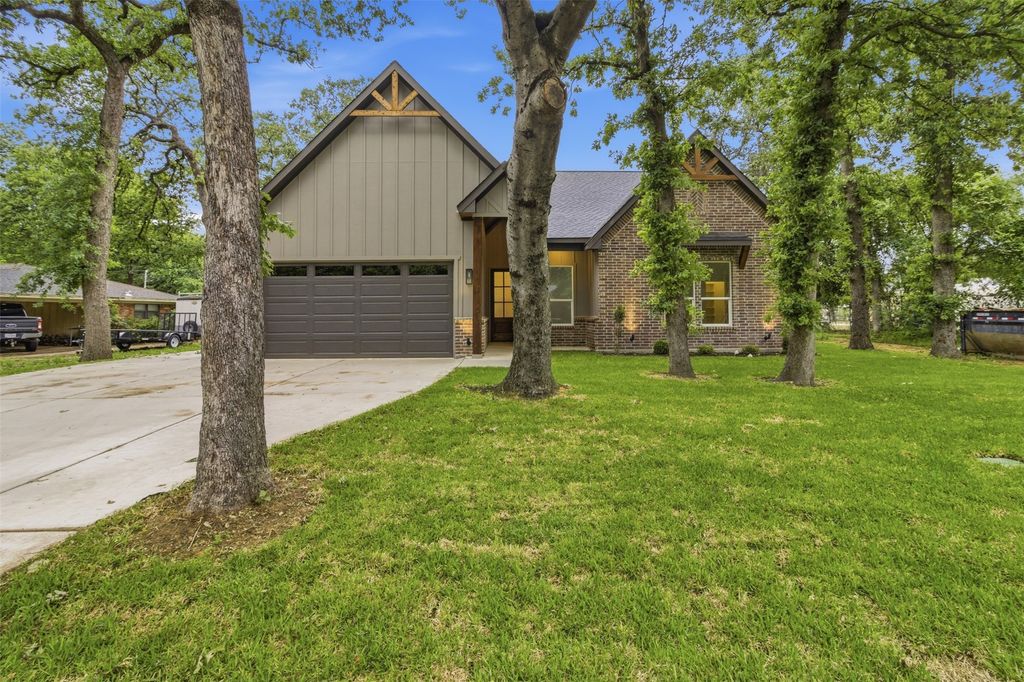 713 Club Oak Drive, River Oaks, TX 76114